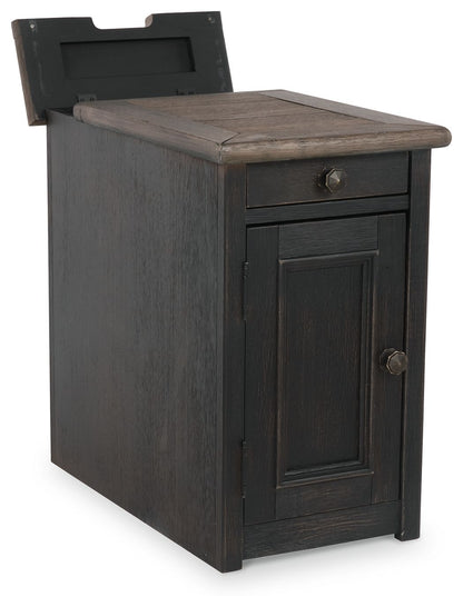 Tyler Creek - Grayish Brown / Black - Chair Side End Table